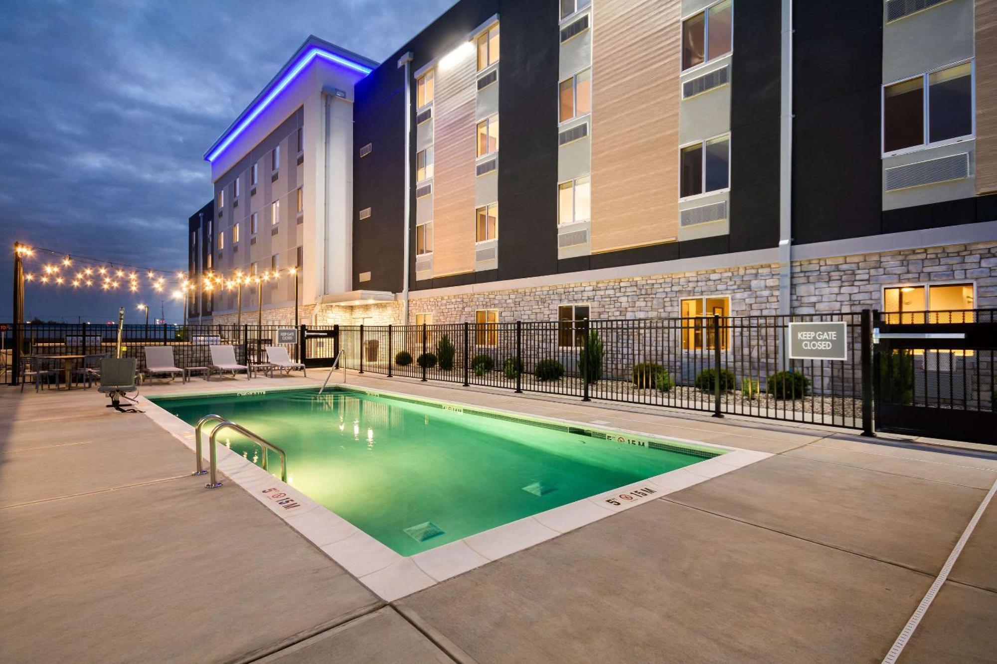 Everhome Suites Lexington - Horse Park Bagian luar foto