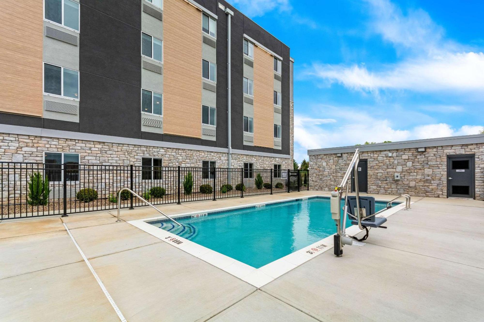 Everhome Suites Lexington - Horse Park Bagian luar foto